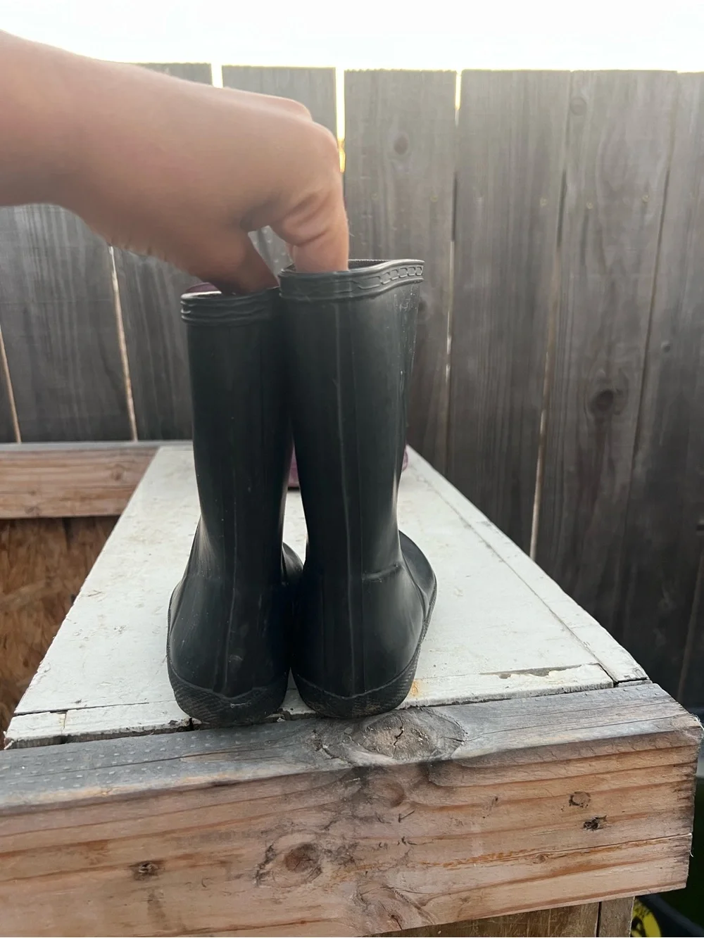 Hunter Black Mid-Calf Waterproof Rubber Boots Kids size 9/10